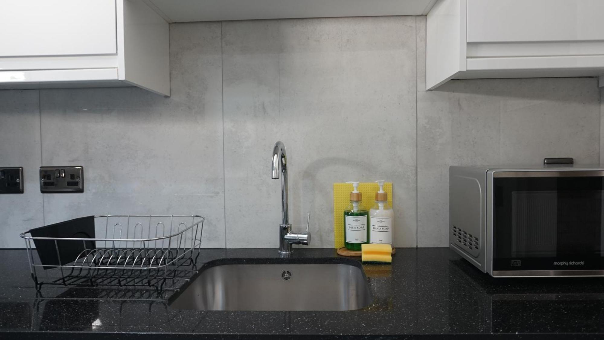 Beautiful London Home Sleeps 6, 2 Minutes To Metro Luaran gambar