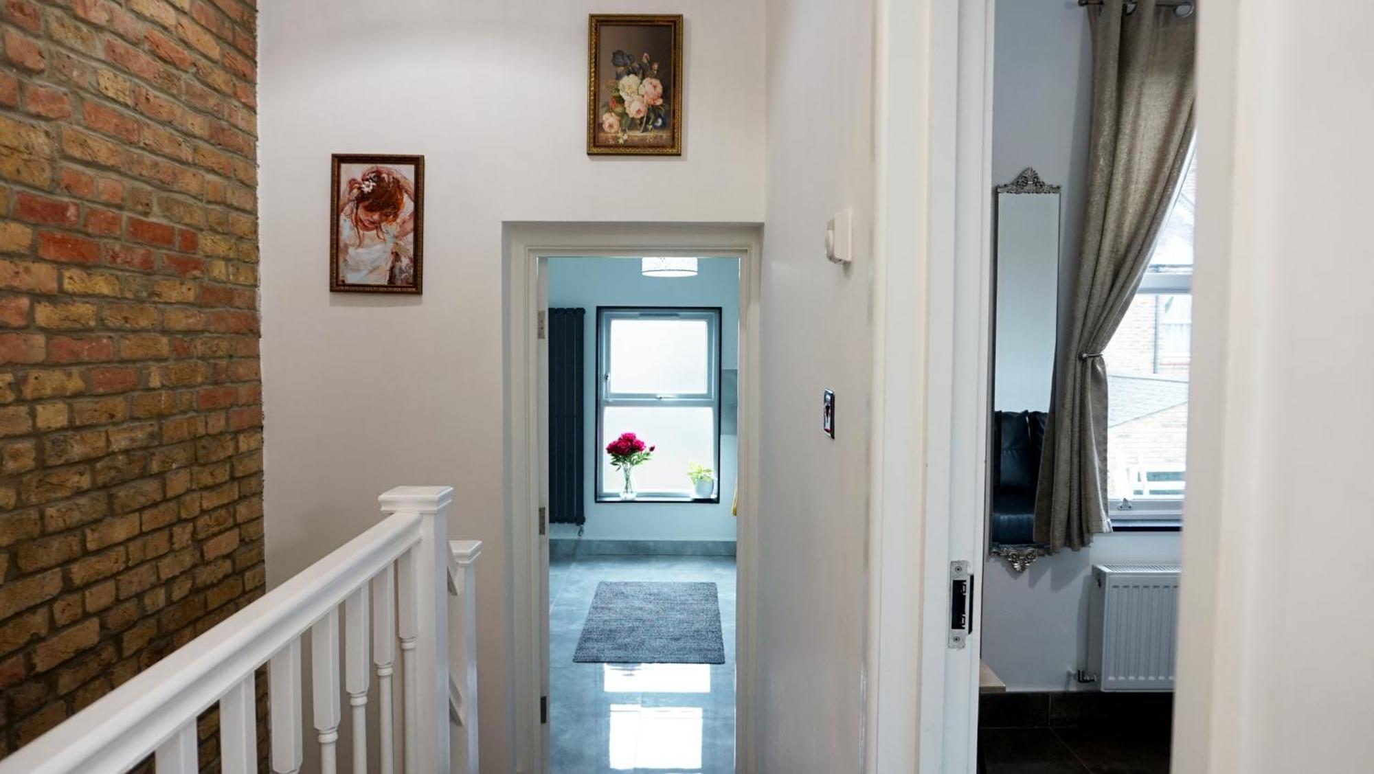 Beautiful London Home Sleeps 6, 2 Minutes To Metro Luaran gambar