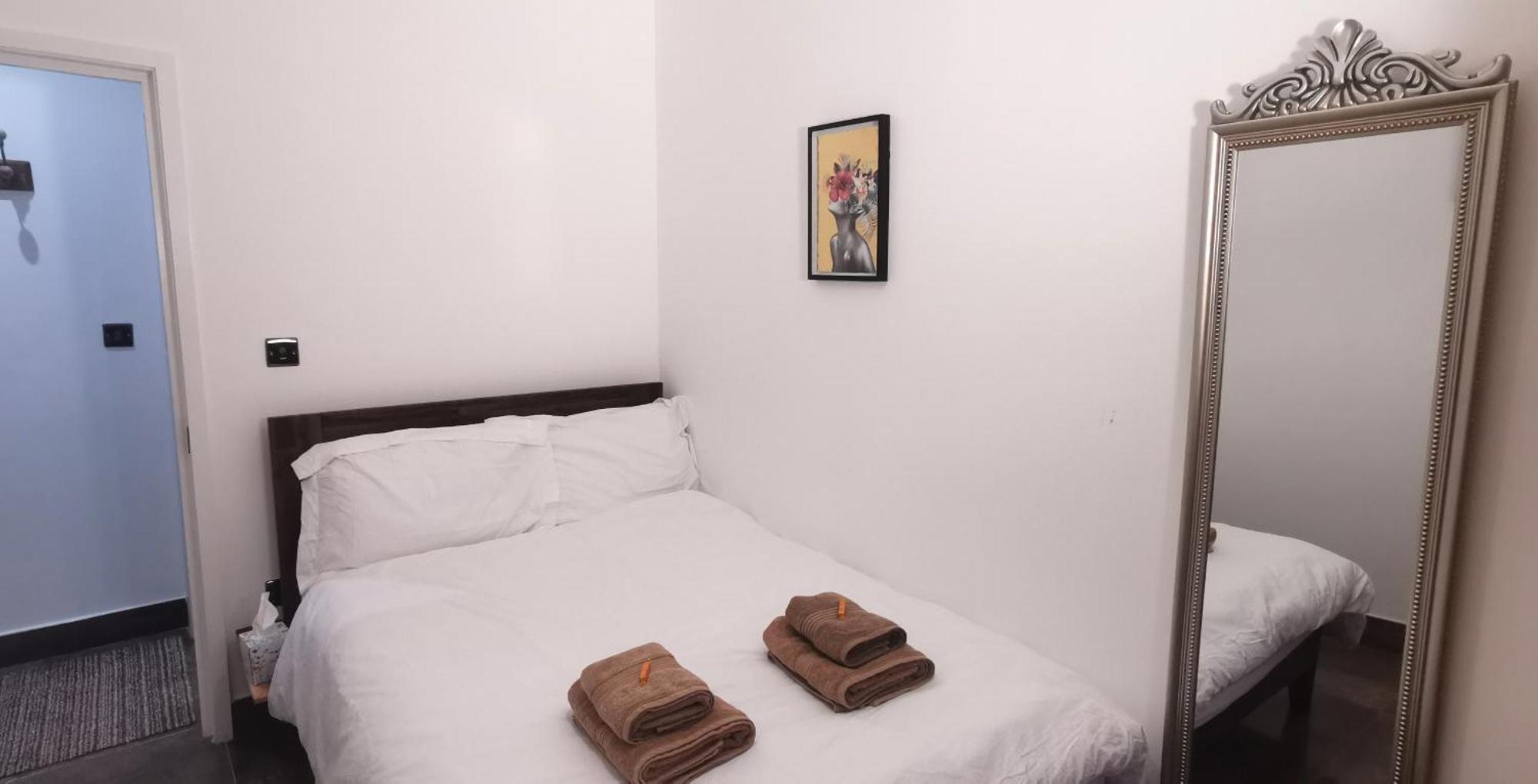 Beautiful London Home Sleeps 6, 2 Minutes To Metro Luaran gambar