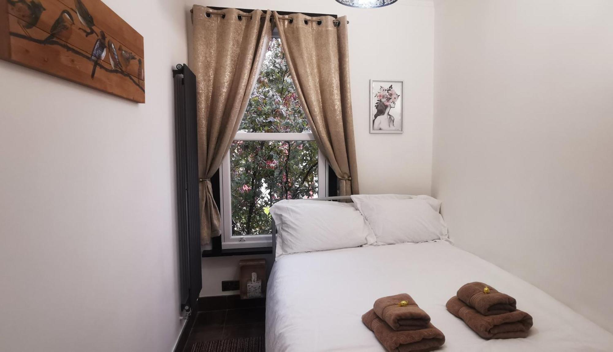 Beautiful London Home Sleeps 6, 2 Minutes To Metro Luaran gambar